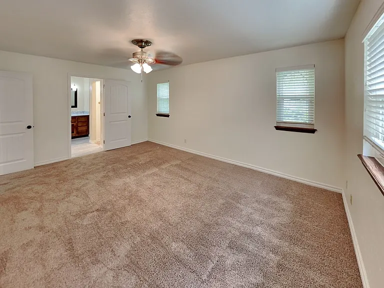 908 East Dr — Photo 13