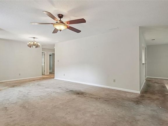 4th image of 124 Hampshire Ct