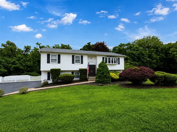 5 Pine Drive, Stony Point, NY 10980