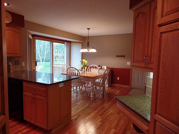 5th image of 1402 W Oakes Dr