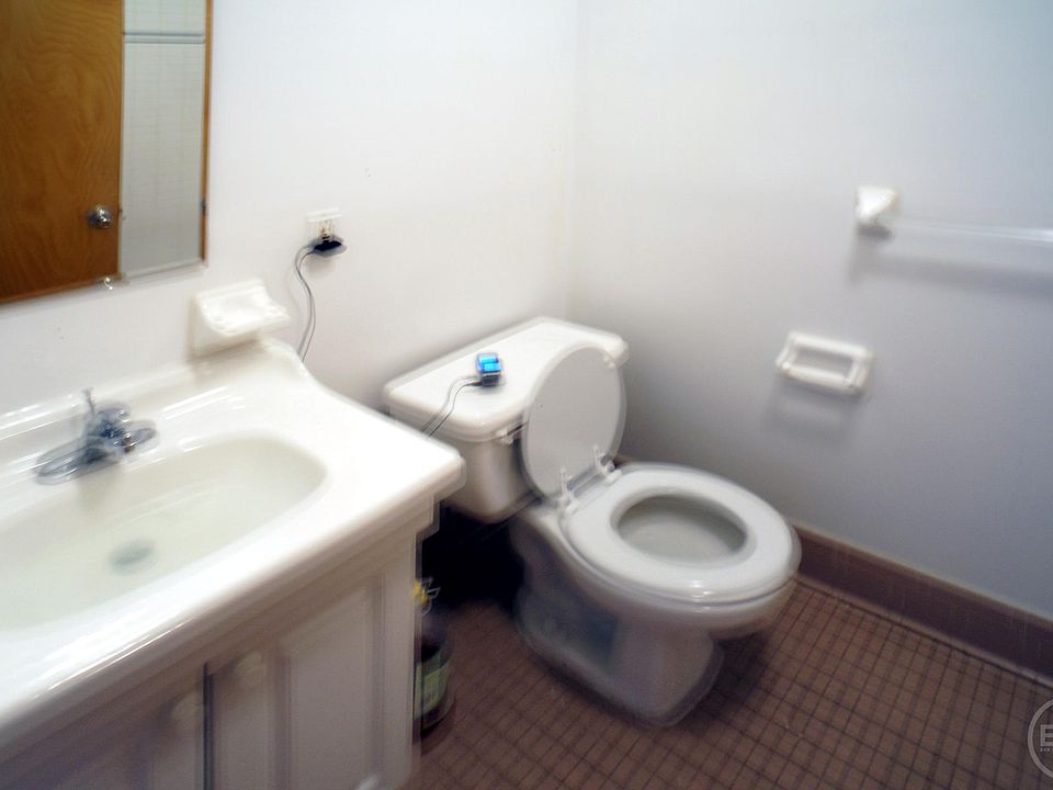 2nd image of 33 Schaefer St APT 3R