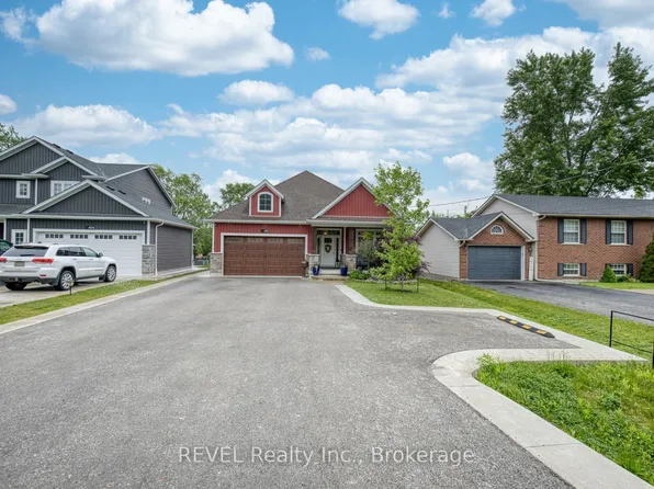 402 Washington Rd, Fort Erie, ON L2A 4K4
