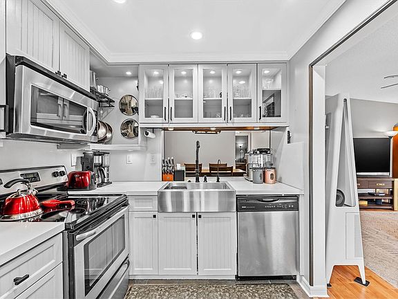 5th image of 2761 S Oakland Forest Drive #204