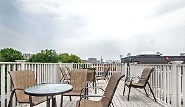 1064 Beacon St #C — Photo 4