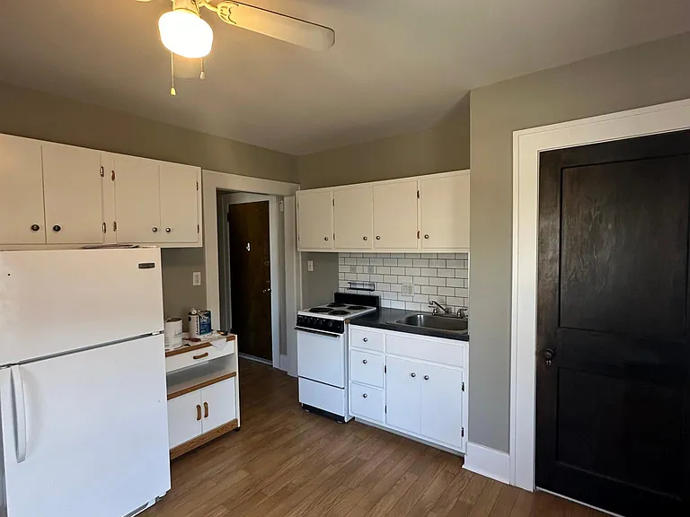 412 Crescent St NE #3 — Photo 5