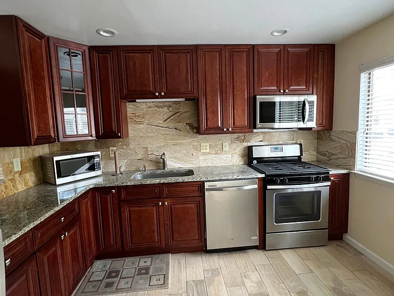 209 Hampshire Dr #209 — Photo 7
