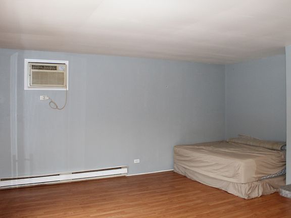 3rd image of 26 Jamaica Colony APT 9
