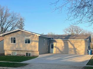 104 1st Ave NE, Dodge Center, MN 55927