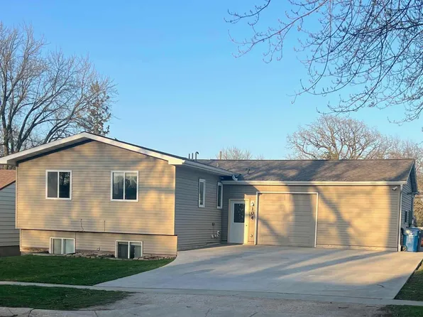 104 1st Ave NE, Dodge Center, MN 55927