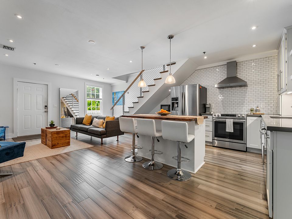 1st image of 1014 Truman Ave #202