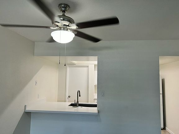 4th image of 925 W Peoria Ave APT 11