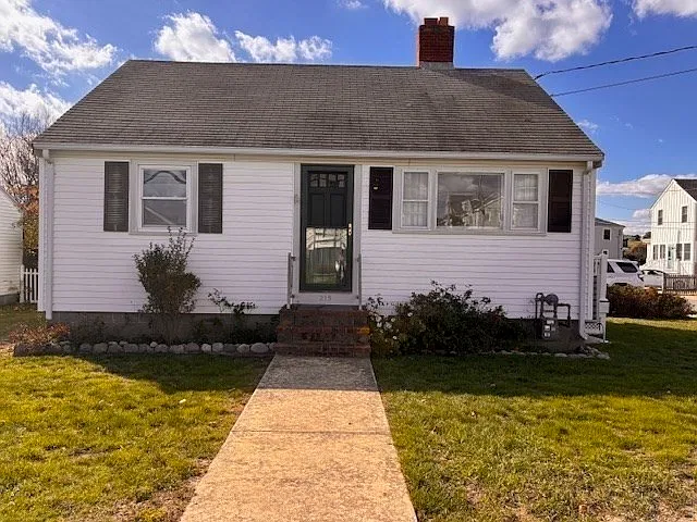 2 bed, 1.0 bath, 700 sqft, $1,750 — Photo 2