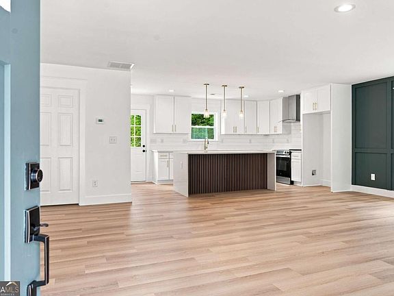3rd image of 4380 Navajo Ln SE