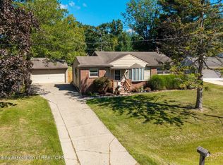 2224 Pembroke Rd, Lansing, MI 48906