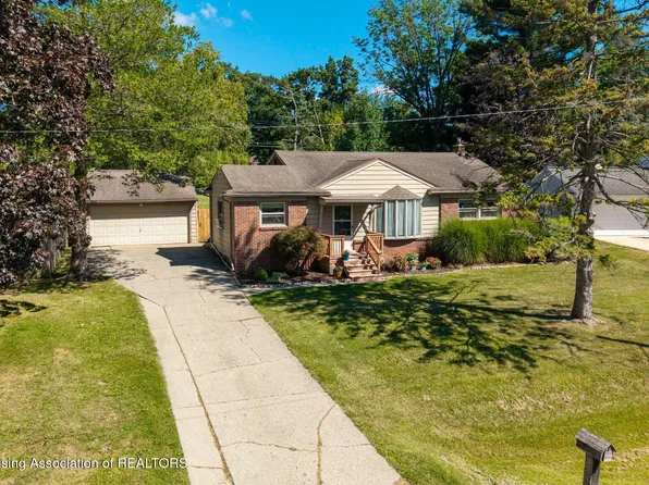 2224 Pembroke Rd, Lansing, MI 48906