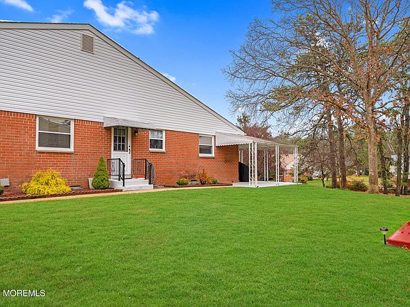 4th image of 56 Hudson Parkway #B