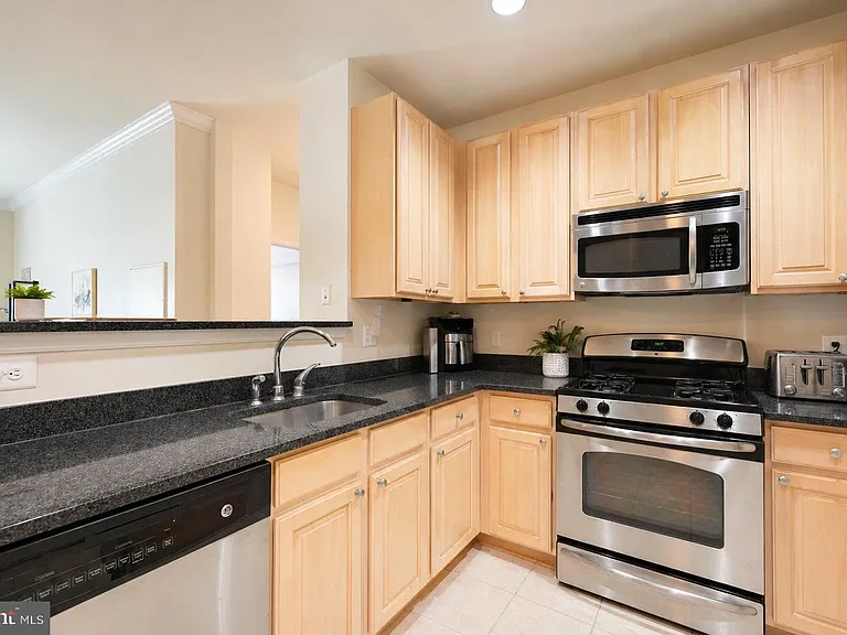 2465 Army Navy Dr #1-101 — Photo 5
