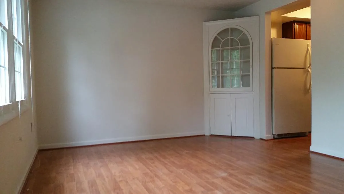 3 bed, 2.5 bath, 1280 sqft, $2,300 — Photo 3