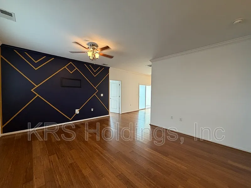 3 bed, 2.5 bath, 1870 sqft, $2,650 — Photo 3