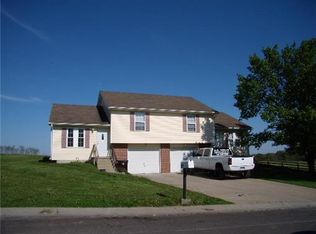 617/619 Castile St, Gower, MO 64454