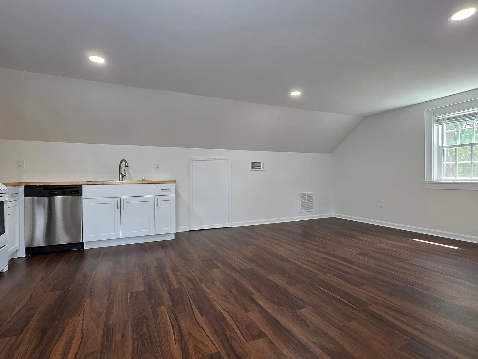 1 bed, 1.0 bath, 1000 sqft, $1,495 — Photo 2