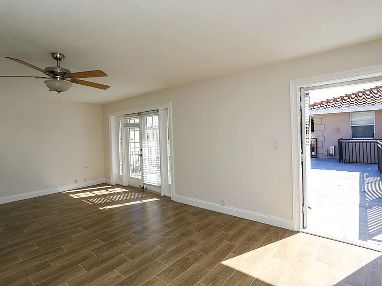 2102 Alamanda Dr #Penthouse B — Photo 11