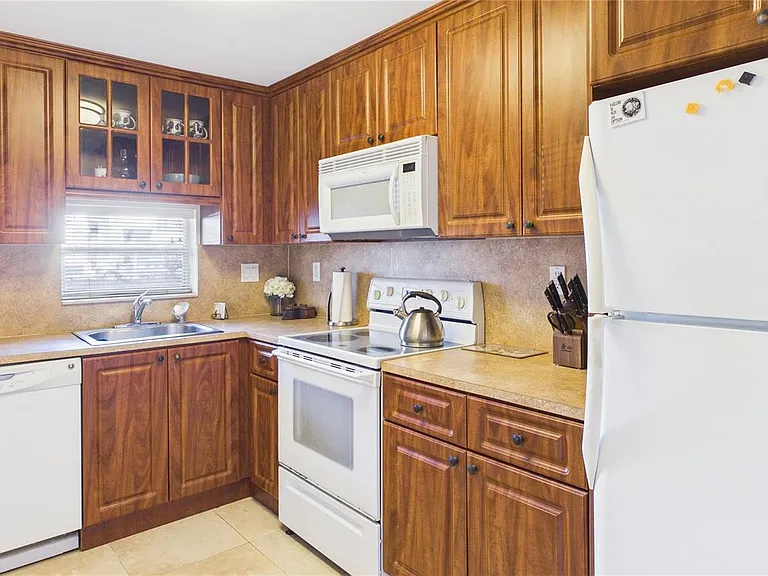 381 S Hollybrook Dr #106 — Photo 6