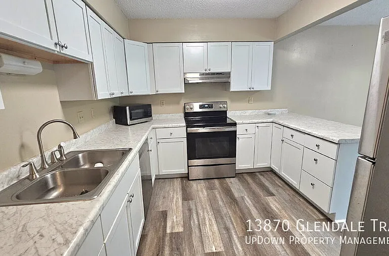 13870 Glendale Trl — Photo 2