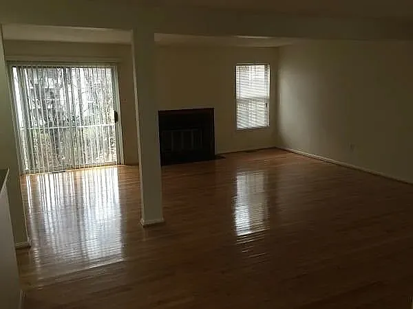4 bed, 3.5 bath, 2200 sqft, $2,600 — Photo 3