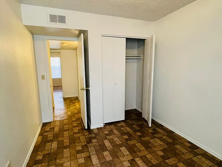 2829 E Capri Cir #2 — Photo 10
