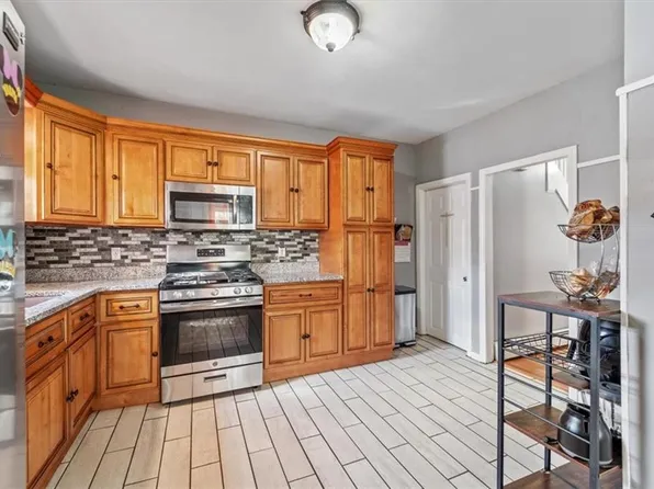 49 Denver Ave, Cranston, RI 02905