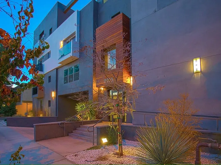 The Watermarque Apartments — Photo 1