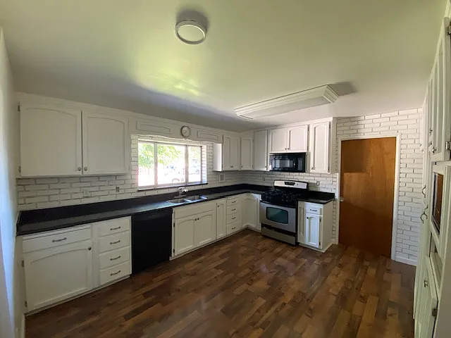 3 bed, $3,000 — Photo 3