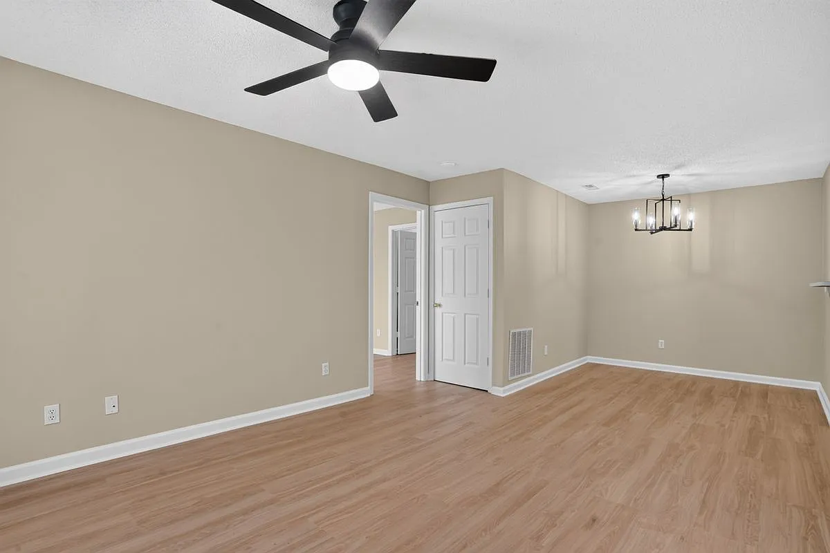 2 bed, 2.0 bath, 968 sqft, $1,600 — Photo 4