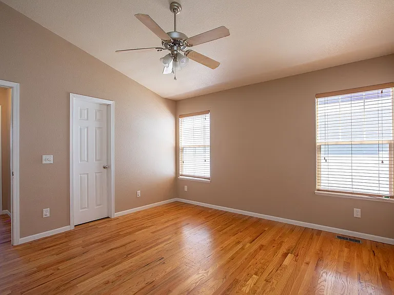 1076 Fairfield Ave — Photo 31