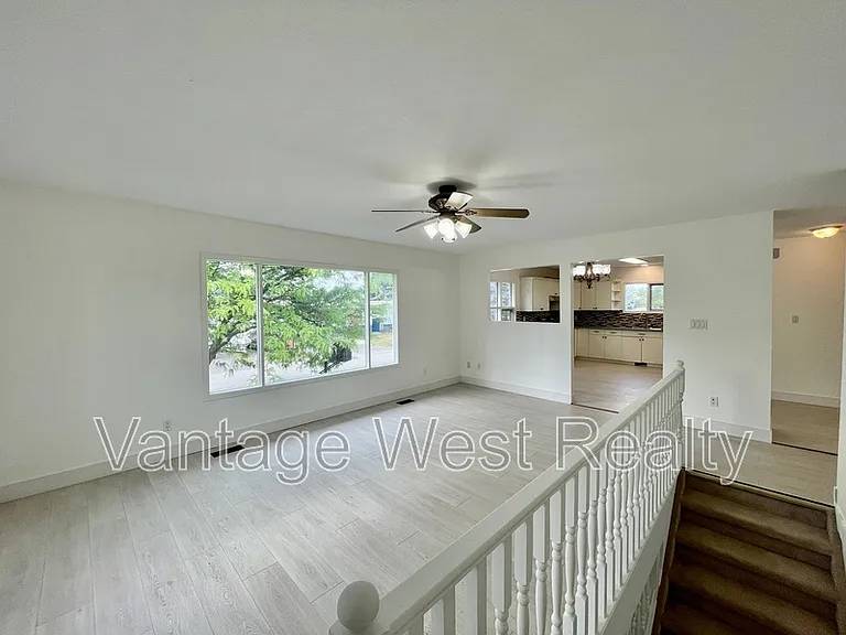 240A Wallace Rd — Photo 11