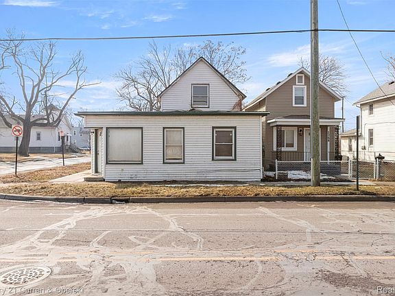 2nd image of 1270 E 1st St