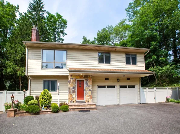 201 Woodbury Road, Woodbury, NY 11797
