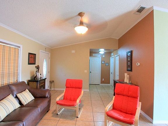 3rd image of 633 Leland Dr