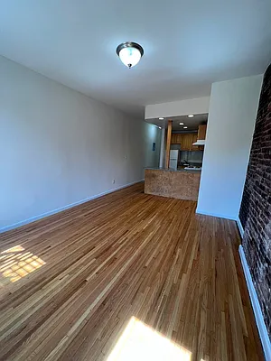 Rented by City Connections Realty | media 28