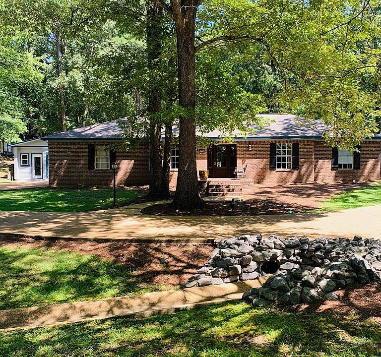 1st image of 105 Lakeway Dr