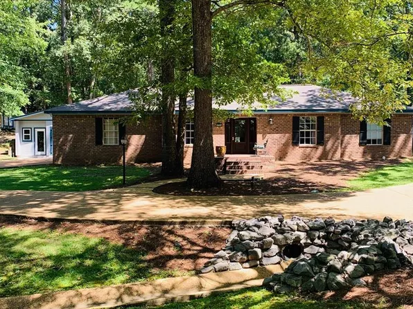 105 Lakeway Dr, Oxford, MS 38655