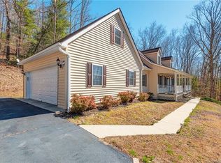 637 Mountain Rd, Hendersonville, NC 28791