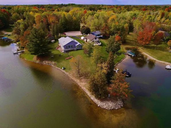 5249 King Richards Ct, Gladwin, MI 48624