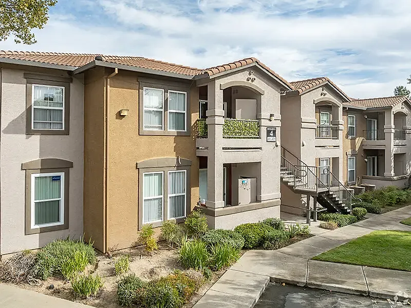 Crocker Oaks Apartments