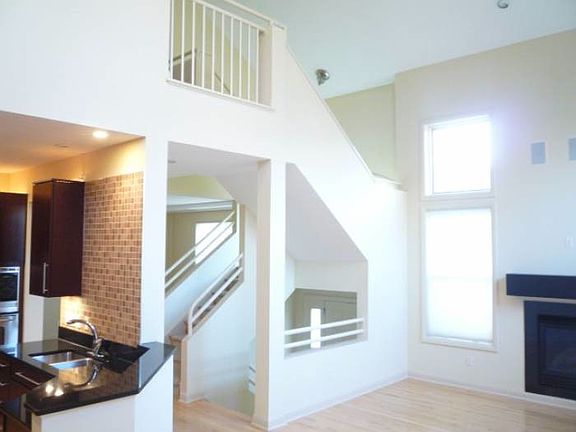 5th image of 35 Astor Pl