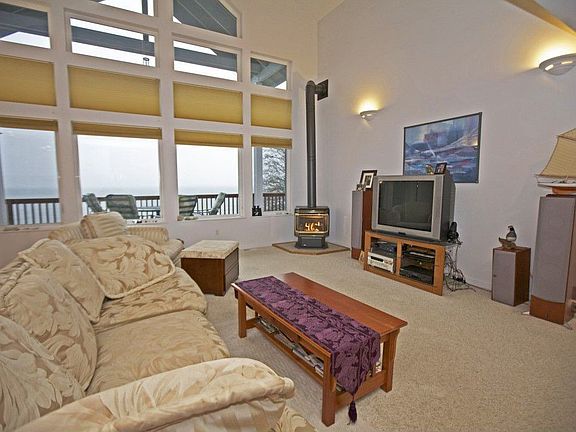 5th image of 30060 Scenic Dr NE