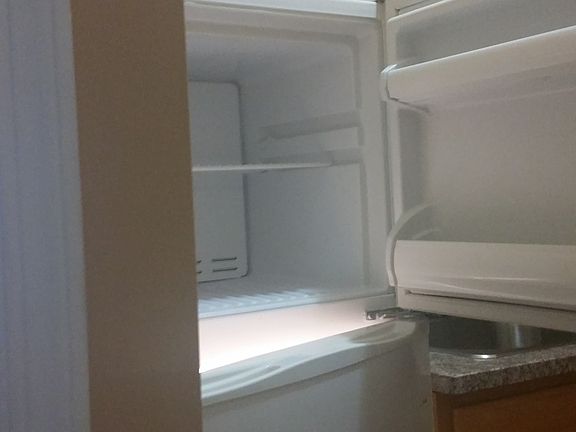 5th image of 411 Putnam Ave