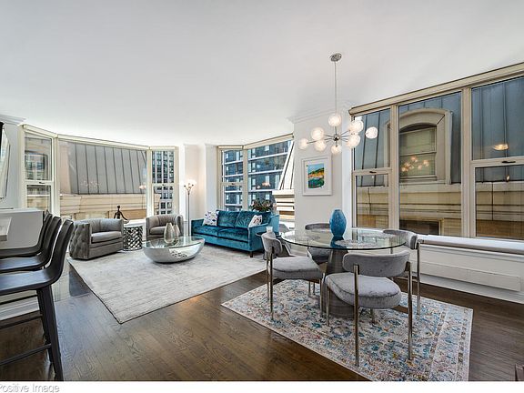 4th image of 25 E Superior St APT 1301