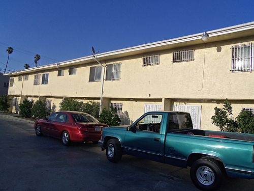 2nd image of 833 W 82nd St APT 9